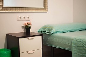 Go Bcn Hostal Ideal Badal - Hostel