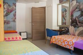 Go Bcn Hostal Ideal Badal - Hostel