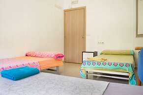 Go Bcn Hostal Ideal Badal - Hostel
