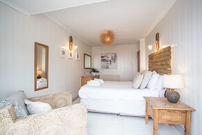 Lusty Glaze Beach Accommodation