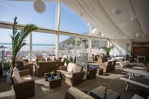 Lusty Glaze Beach Accommodation