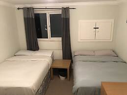 Rooms at 5 Hammersmith Road - Hostel