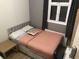 Rooms at 5 Hammersmith Road - Hostel
