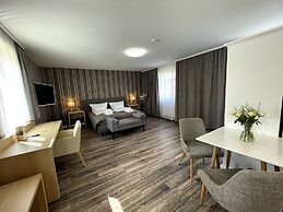Zur Altstadt - Am Fuße der Osterburg - Gaststätte, Pension, FEWO