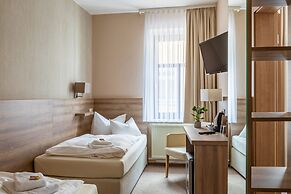 Zur Altstadt - Am Fuße der Osterburg - Gaststätte, Pension, FEWO