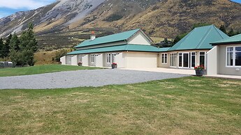 Grasmere High Country Bed & Breakfast Lodge