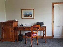 Grasmere High Country Bed & Breakfast Lodge