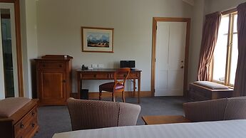 Grasmere High Country Bed & Breakfast Lodge