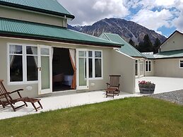 Grasmere High Country Bed & Breakfast Lodge