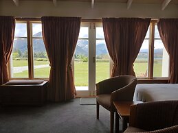 Grasmere High Country Bed & Breakfast Lodge