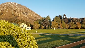 Grasmere High Country Bed & Breakfast Lodge