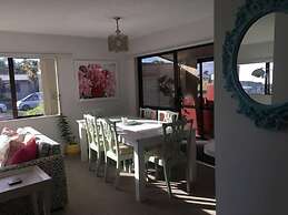 Sunny Holiday Home Near the Beach