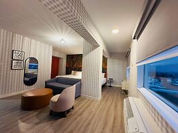 Quality Inn & Suites Thunder Bay Downtown