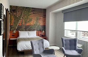 Quality Inn & Suites Thunder Bay Downtown