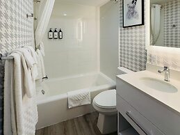 Quality Inn & Suites Thunder Bay Downtown