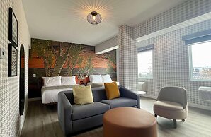 Quality Inn & Suites Thunder Bay Downtown