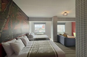Quality Inn & Suites Thunder Bay Downtown