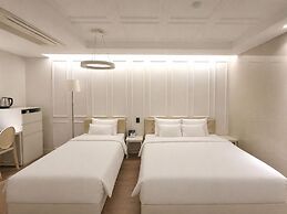 Hotel Wanted