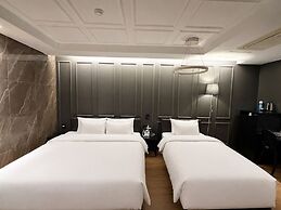 Hotel Wanted