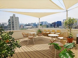 Tong Tong Petit Hotel