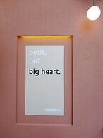 Tong Tong Petit Hotel