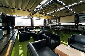 Maumu Hotel & Lounge