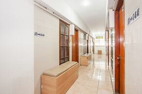 OYO 164 Ang's Residence