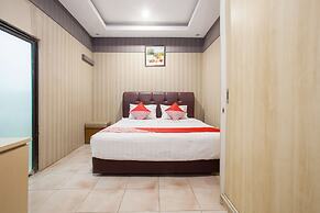 OYO 164 Ang's Residence
