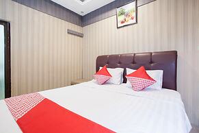 OYO 164 Ang's Residence