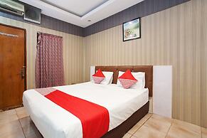 OYO 164 Ang's Residence