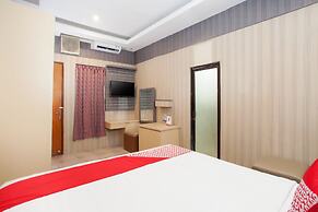 OYO 164 Ang's Residence