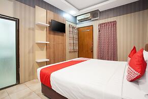 OYO 164 Ang's Residence