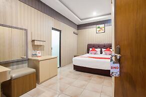 OYO 164 Ang's Residence