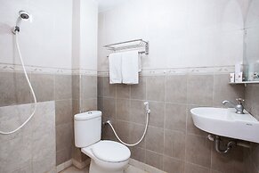 OYO 164 Ang's Residence