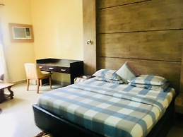 Mignonette Hotel & Suites