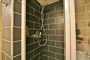 Central Hotel Cheltenham by Roomsbooked