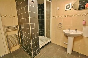 Central Hotel Cheltenham by Roomsbooked