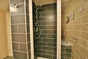 Central Hotel Cheltenham by Roomsbooked