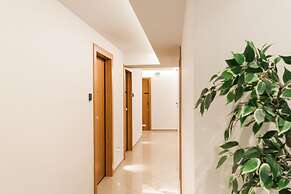 Dynasta Central Suites