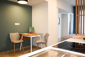 Dynasta Central Suites