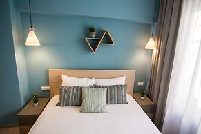 Dynasta Central Suites