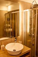 Dynasta Central Suites