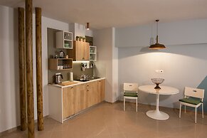 Dynasta Central Suites