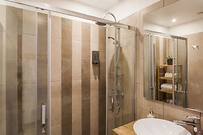 Dynasta Central Suites