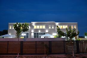 Luxury Suites in Stavromenos