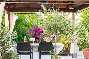 Luxury Suites in Stavromenos