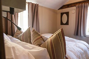 Nusfjord Village & Resort