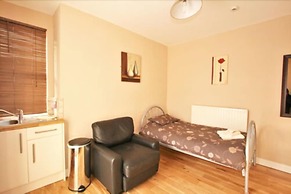 Central Studios Gloucester Road by Rooms Booked - Free Parking