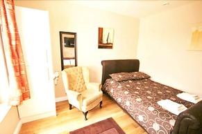 Central Studios Gloucester Road by Rooms Booked - Free Parking