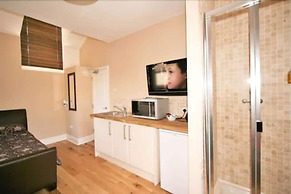 Central Studios Gloucester Road by Rooms Booked - Free Parking